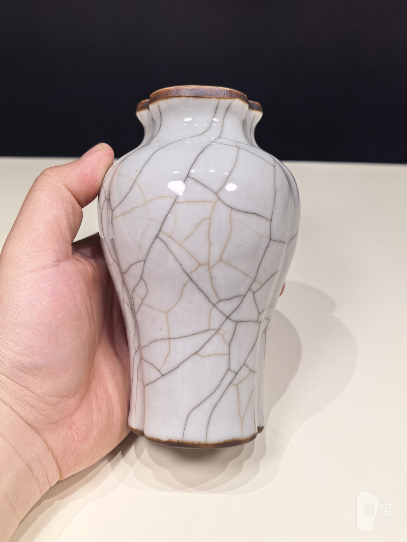 清雍正 仿哥釉花口瓶 - 图6